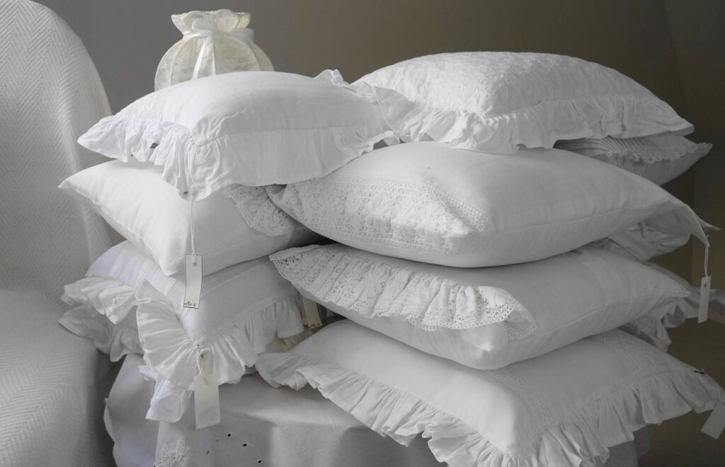 cushion, pillows, pillow-2071096.jpg